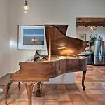 Adobe House With Patio - Walk To Dtwn Plaza And Shops!