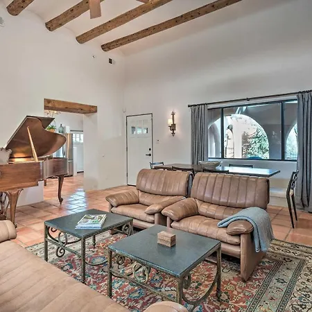 Adobe House W/ Patio - Walk To Dtwn Plaza & Shops! Holiday home *