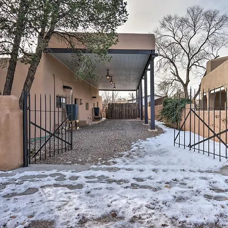 Adobe House W/ Patio - Walk To Dtwn Plaza & Shops! *